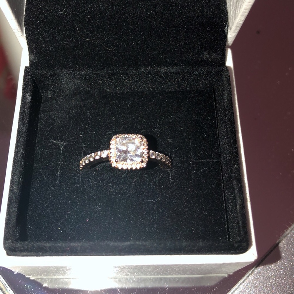Pandora Ring